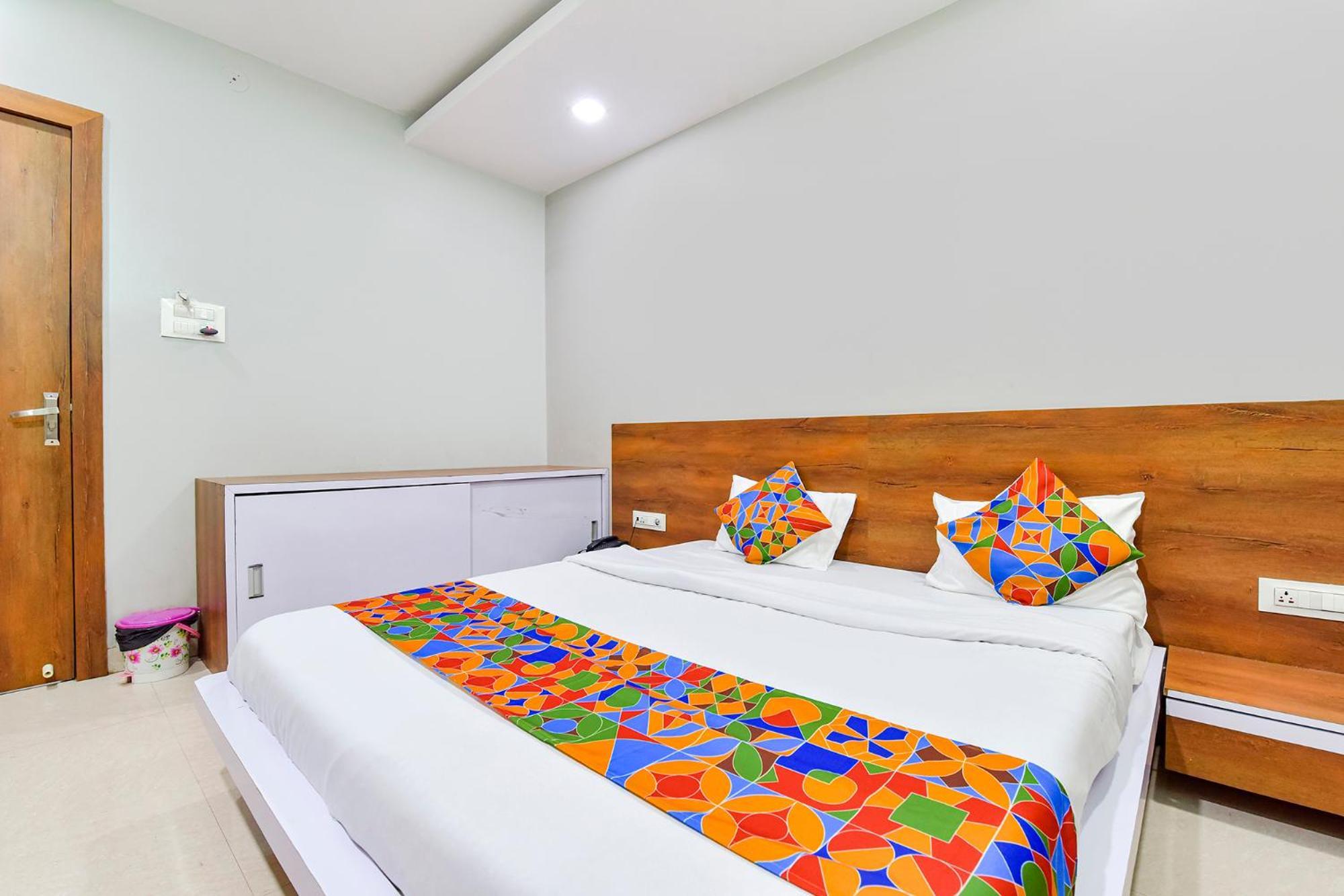 Fabhotel Raghumani Palace Udždžain Exteriér fotografie